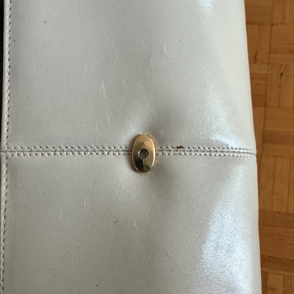 Elegant Cream Shoulder Bag - Picture 9 of 9